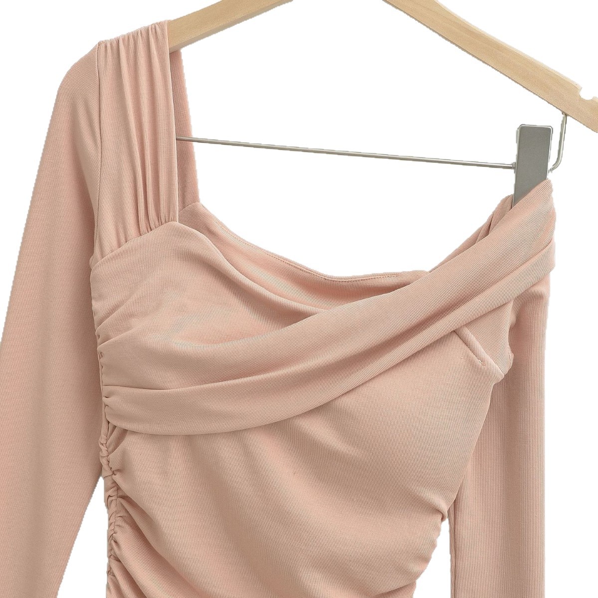 Robe courte moulante froncée à épaules dénudées et manches longues – Image 5