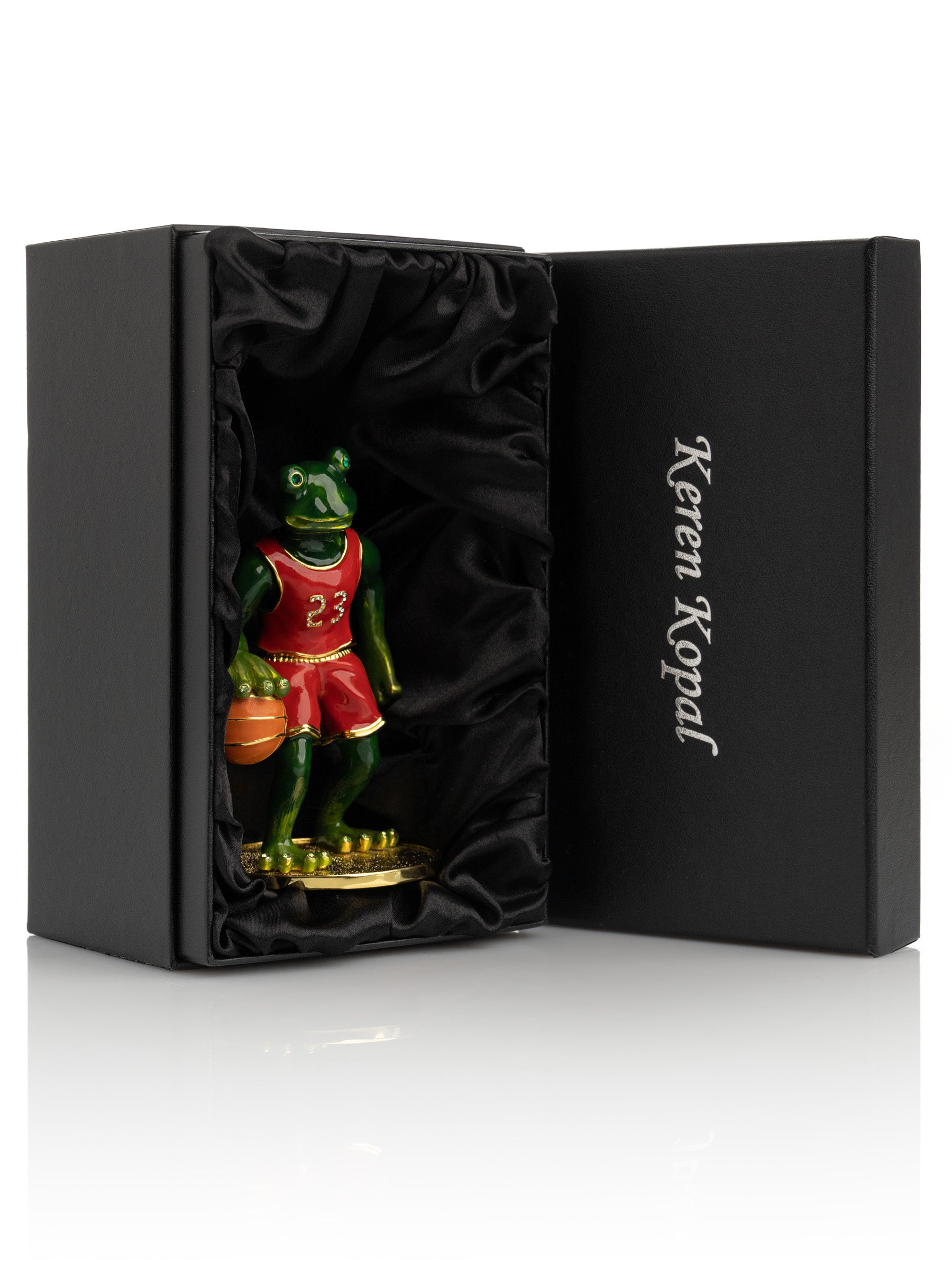 Frog Playing Basketball – Image 4